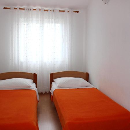 Apartments Tonci And Iris Primošten Exterior foto