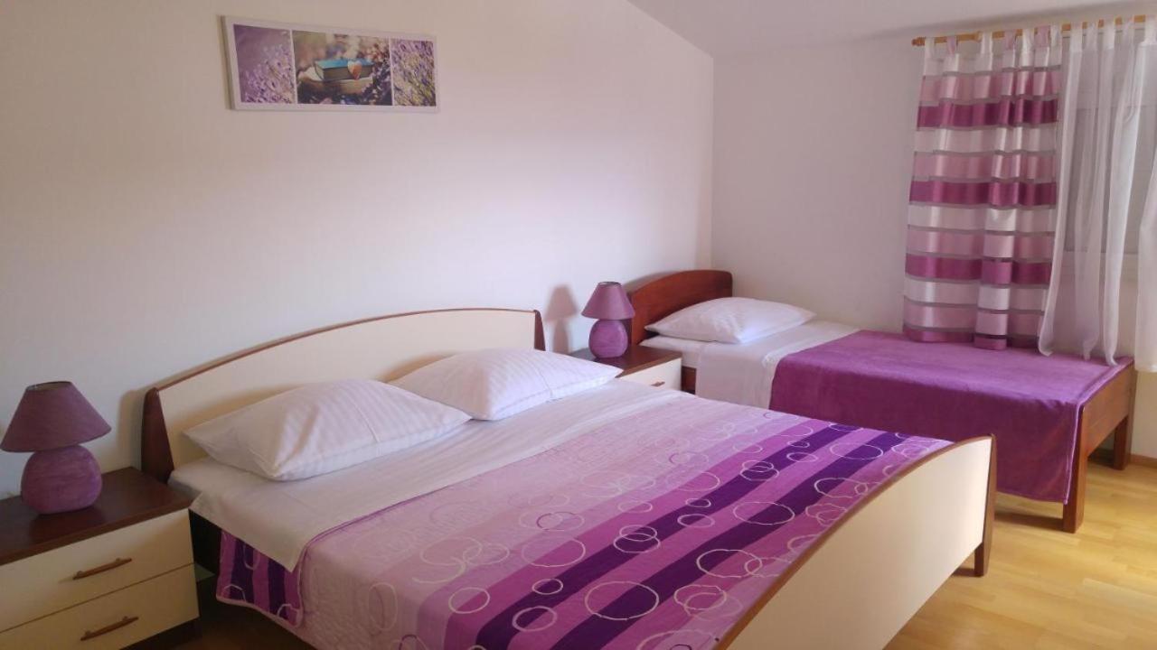 Apartments Tonci And Iris Primošten Exterior foto